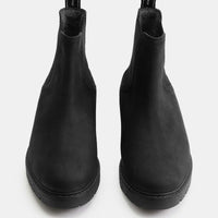 Waterproof Chelsea boots sole detail