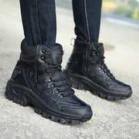 Men's outdoor trail boots lace-up detail